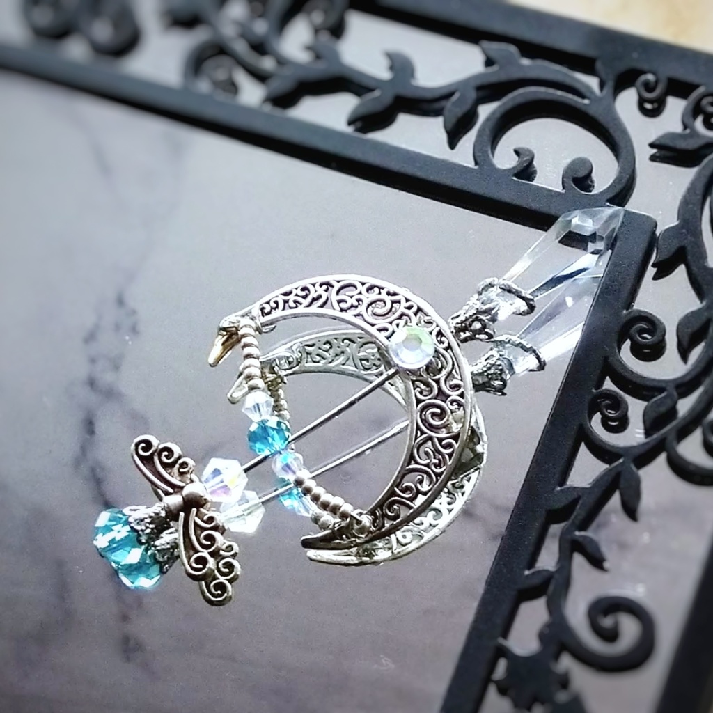 フリーズアロー ブローチ スカイブルー×シルバー 中級魔法 ウィザード専用 氷属性 弓矢 個性 563