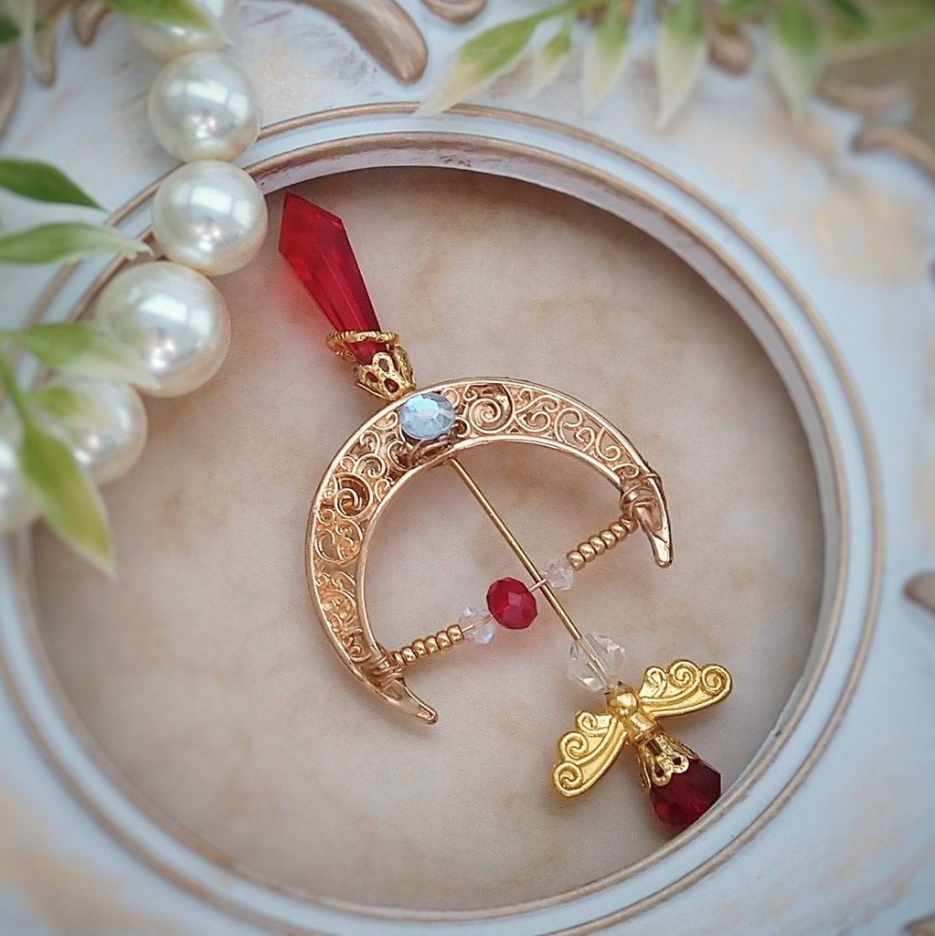 ファイヤーアロー ブローチ レッド×ゴールド 中級魔法 ウィザード専用 火属性 弓矢 個性 566