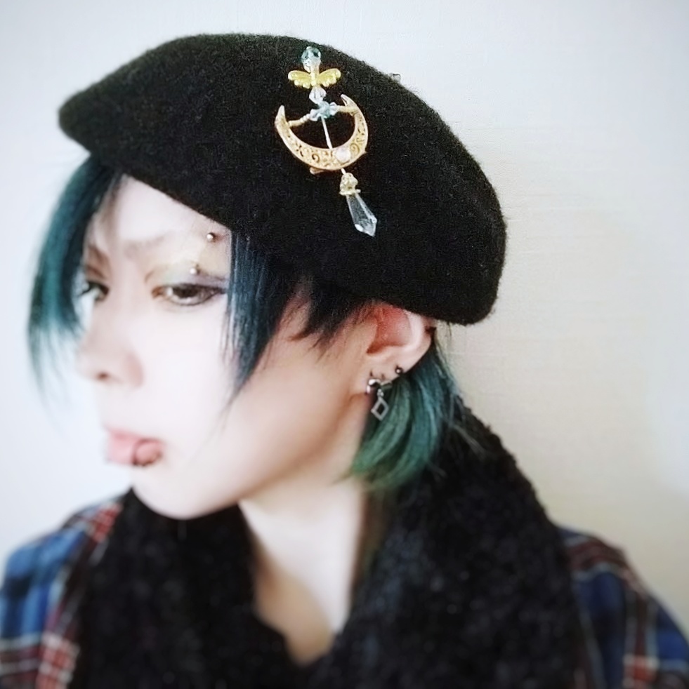 フリーズアロー ブローチ スカイブルー×ゴールド 中級魔法 ウィザード専用 氷属性 弓矢 個性 567