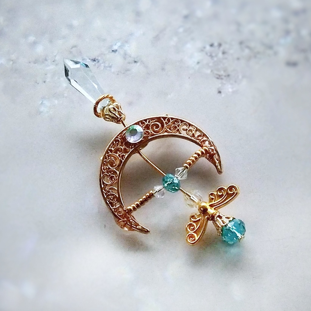 フリーズアロー ブローチ スカイブルー×ゴールド 中級魔法 ウィザード専用 氷属性 弓矢 個性 567