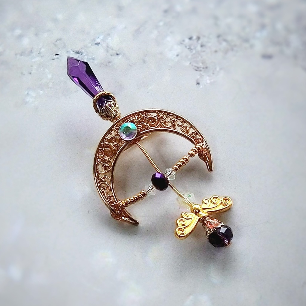 ダークネスアロー ブローチ パープル×ゴールド 中級魔法 ウィザード専用 闇属性(中度) 弓矢 個性 568