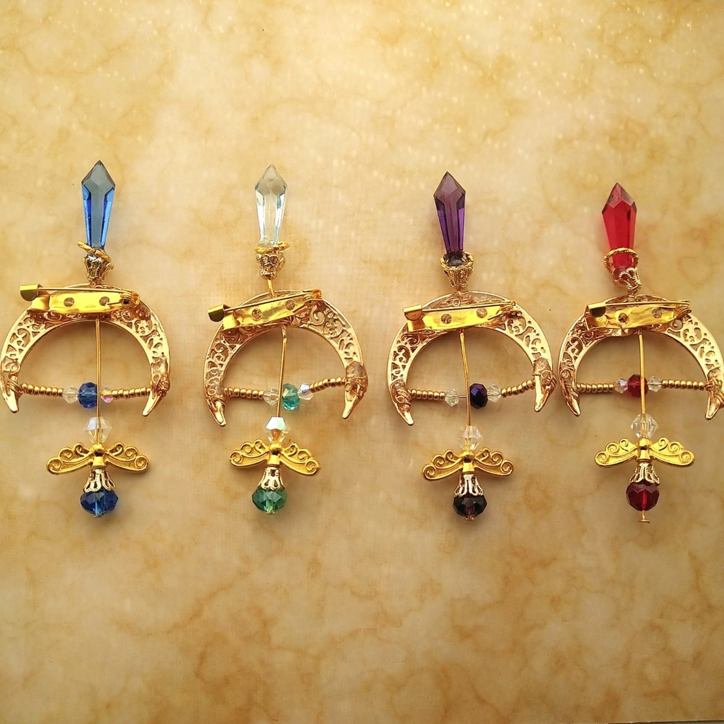 ダークネスアロー ブローチ パープル×ゴールド 中級魔法 ウィザード専用 闇属性(中度) 弓矢 個性 568