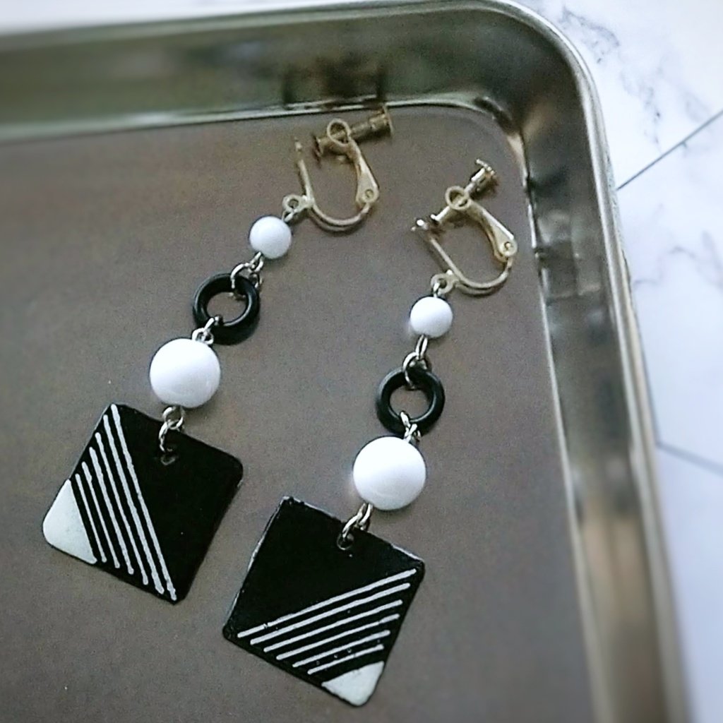 スクエアイヤリング ホワイトライン サブカル 地雷系 プラバン レジン メンヘラ 578