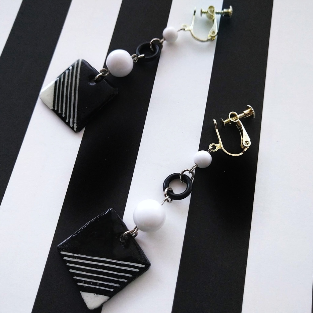 スクエアイヤリング ホワイトライン サブカル 地雷系 プラバン レジン メンヘラ 578