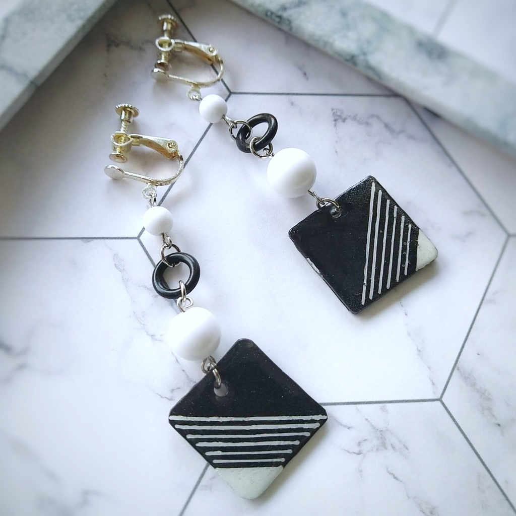 スクエアイヤリング ホワイトライン サブカル 地雷系 プラバン レジン メンヘラ 578