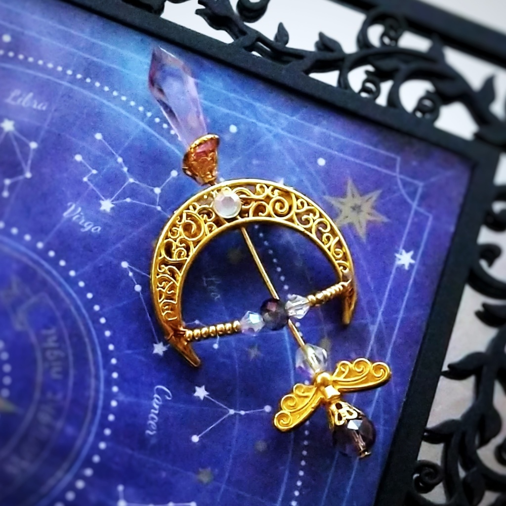 ダークアロー(軽度) ブローチ ライトパープル×ゴールド 中級魔法 ウィザード専用 闇属性(軽度) 弓矢 個性 617