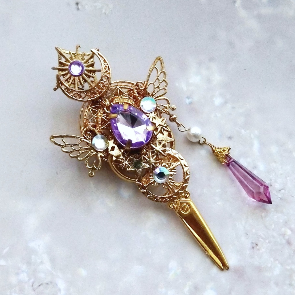ビジューとハサミの魔法石ブローチ ライトパープル 上級魔法ハイウィザード専用 闇属性 619