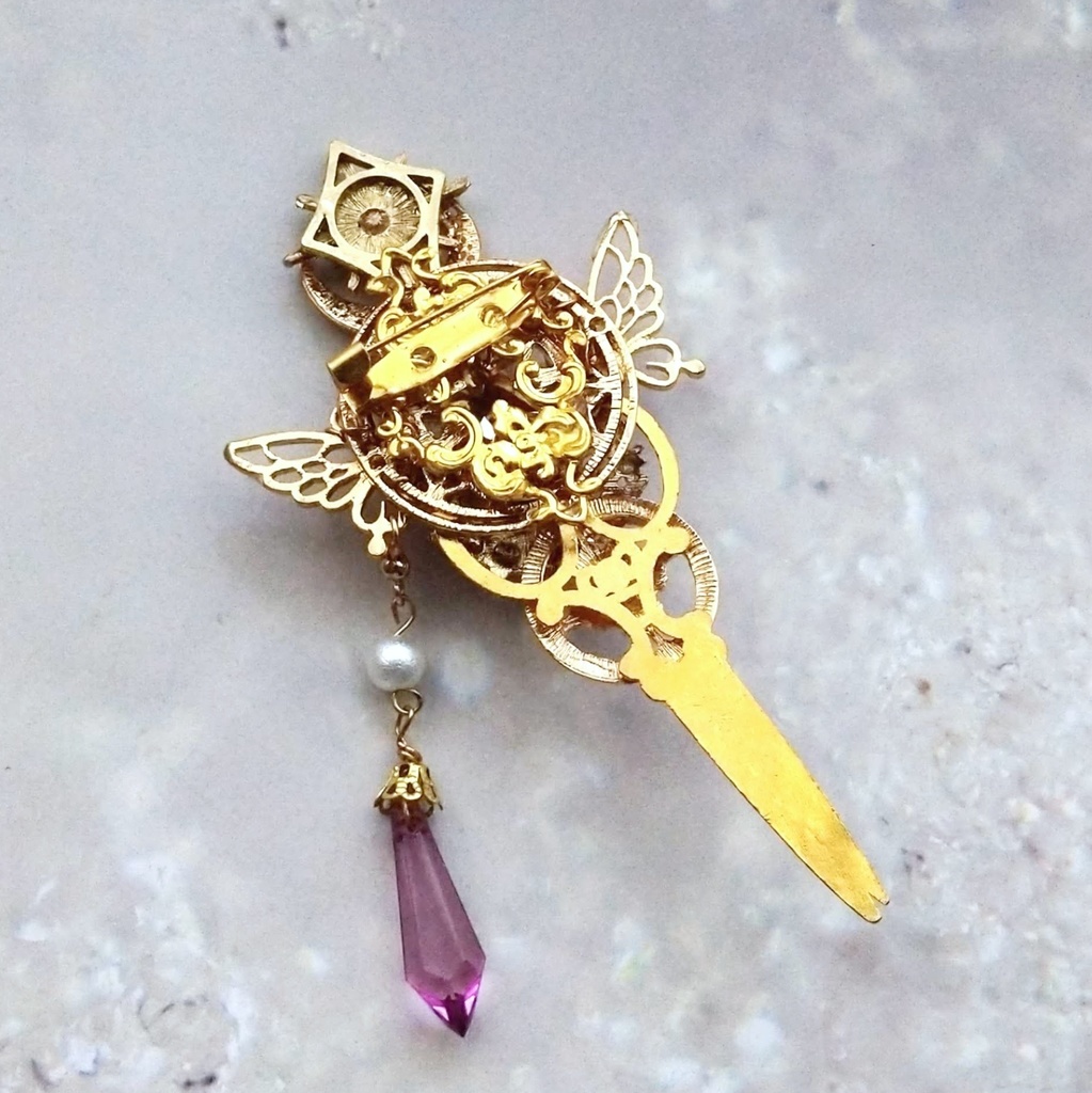 ビジューとハサミの魔法石ブローチ ライトパープル 上級魔法ハイウィザード専用 闇属性 619