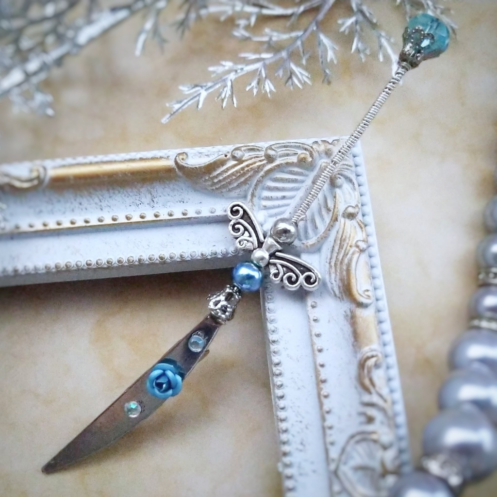 水色薔薇のつるぎブローチ スカイブルー 中級魔法 ウィザード専用 氷属性 剣 626