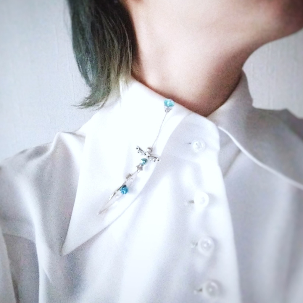 水色薔薇のつるぎブローチ スカイブルー 中級魔法 ウィザード専用 氷属性 剣 626