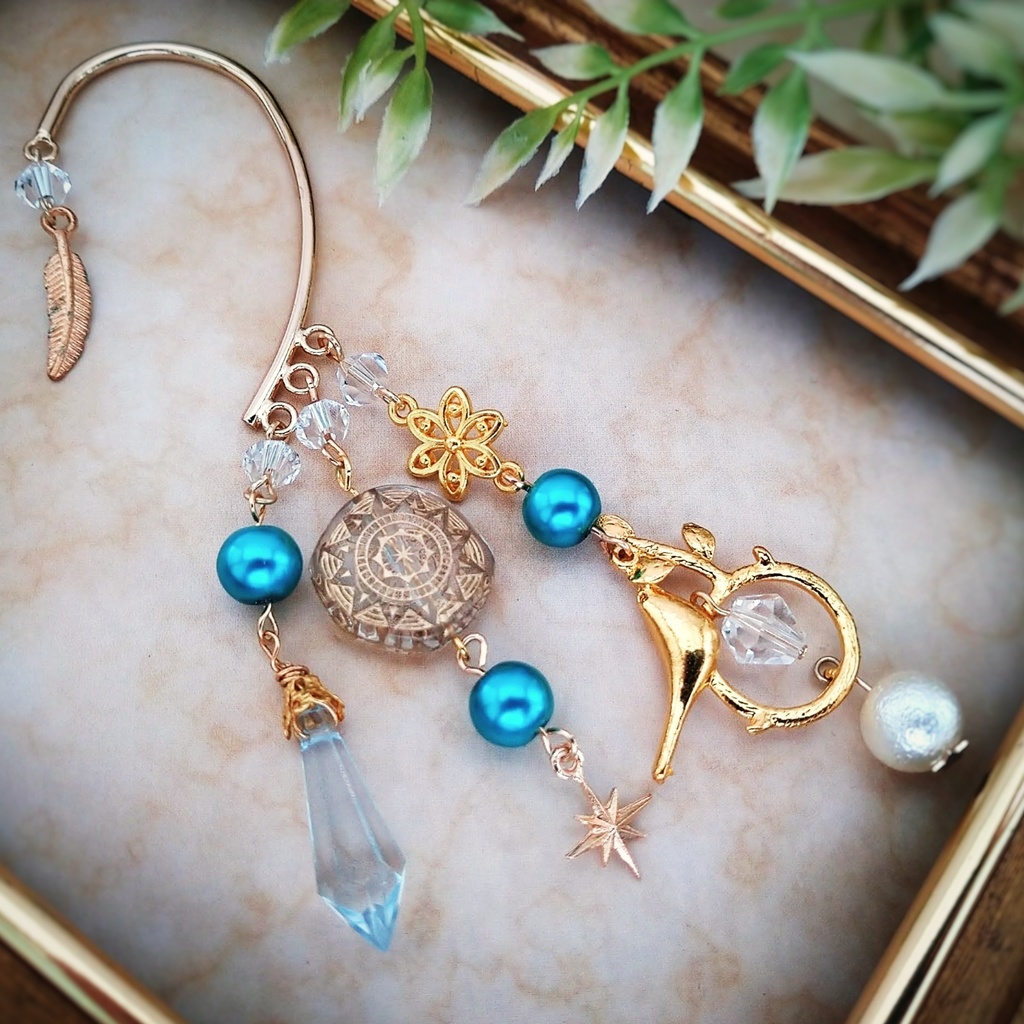 氷鳥の囁きイヤーフック スカイブルー 中級魔法 ウィザード専用 氷属性 魔法石 鳥 パール 魔法陣 629