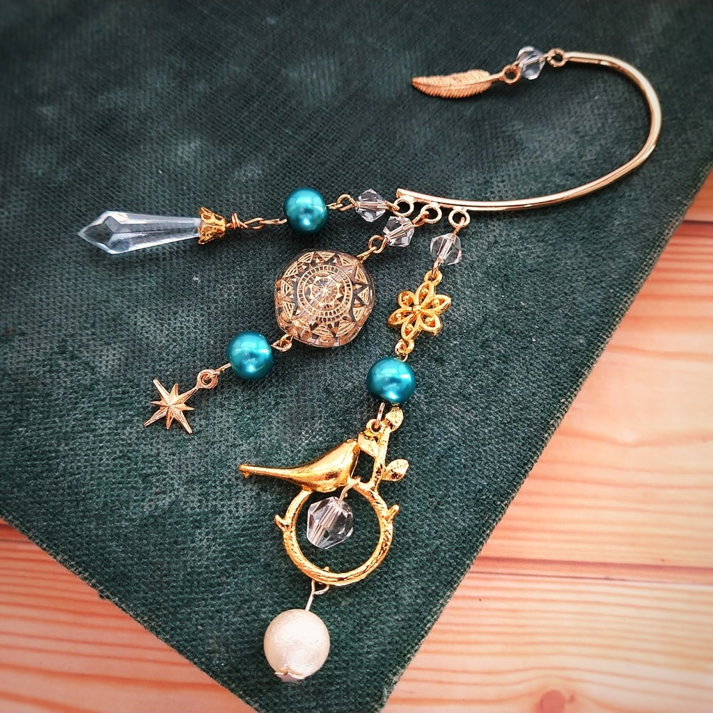 氷鳥の囁きイヤーフック スカイブルー 中級魔法 ウィザード専用 氷属性 魔法石 鳥 パール 魔法陣 629