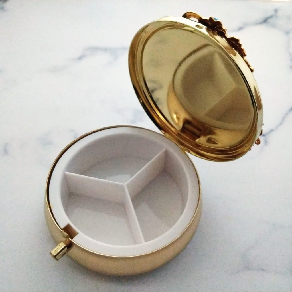 「時のとまりし銀河系」 ピルケース 魔法 コンパクト レジン 月 星 ゴールド 644