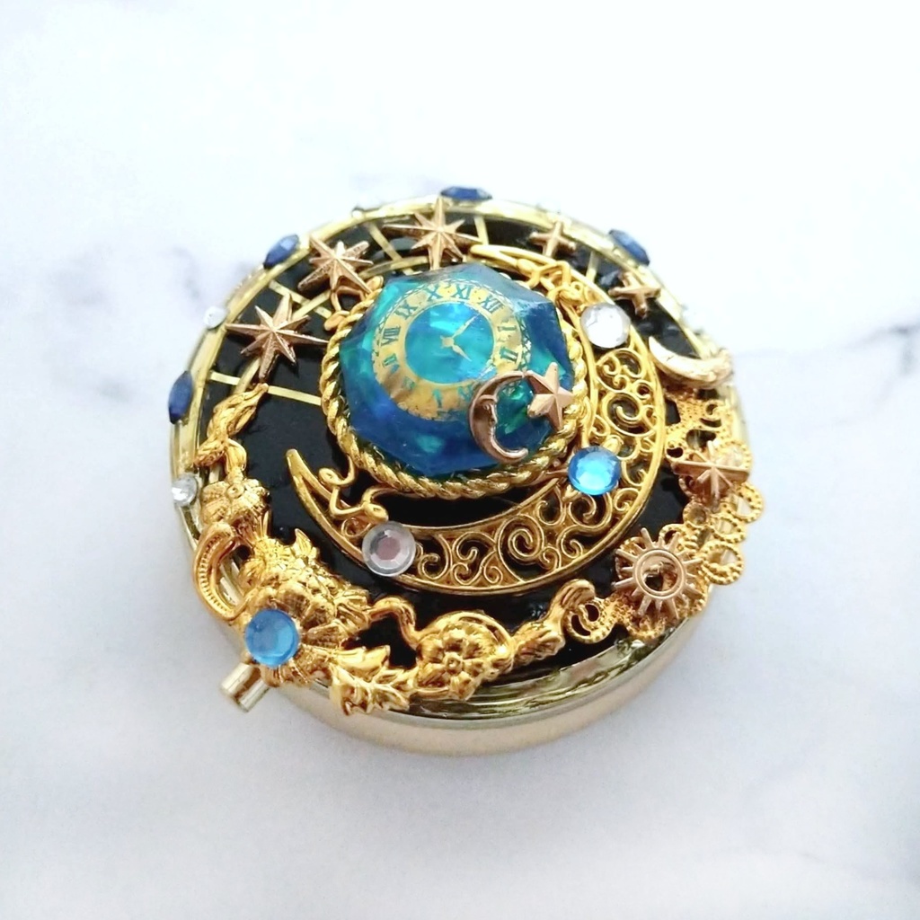 「時のとまりし銀河系」 ピルケース 魔法 コンパクト レジン 月 星 ゴールド 644