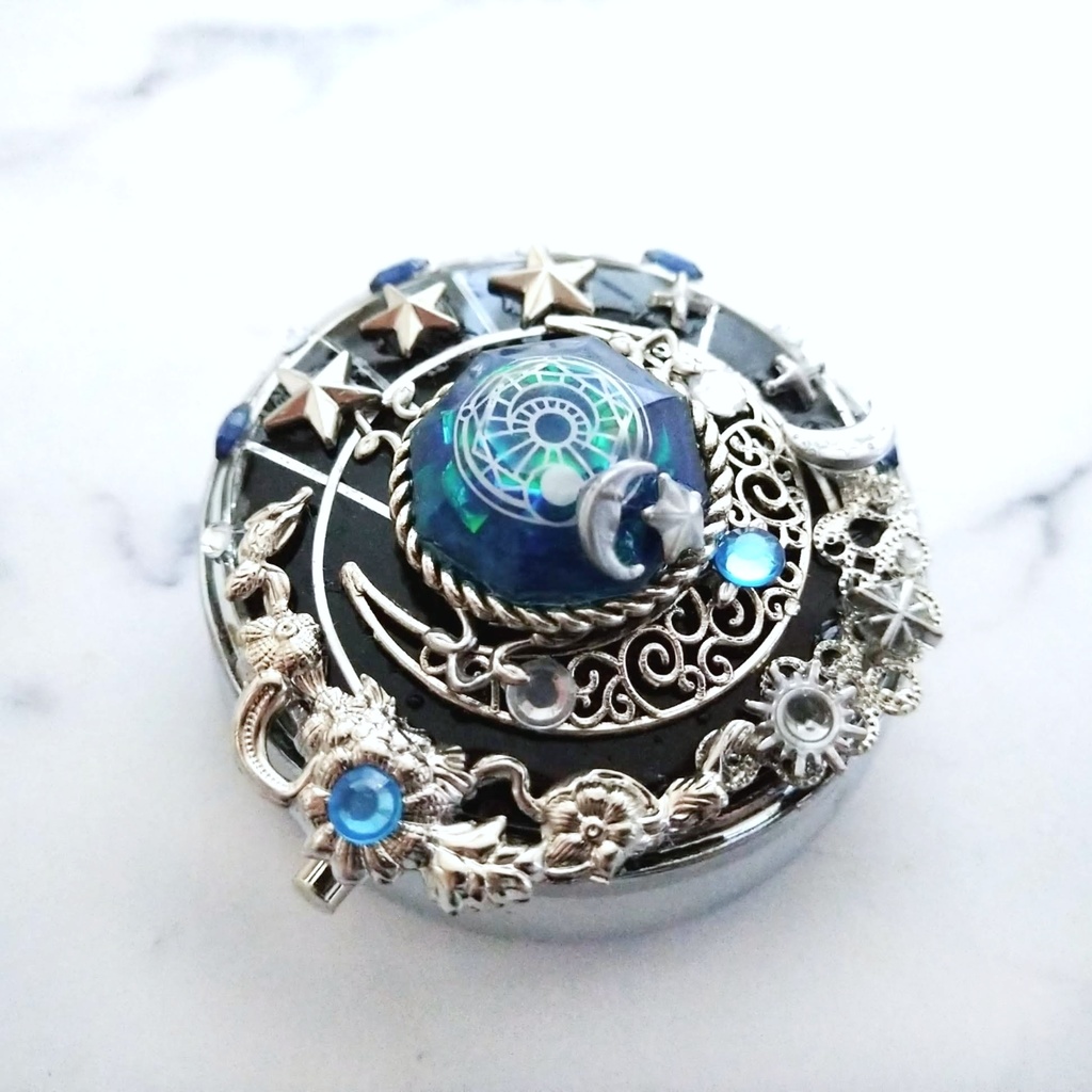 再販「封印されし銀河系」 ピルケース 魔法 コンパクト レジン 月 星 シルバー 645