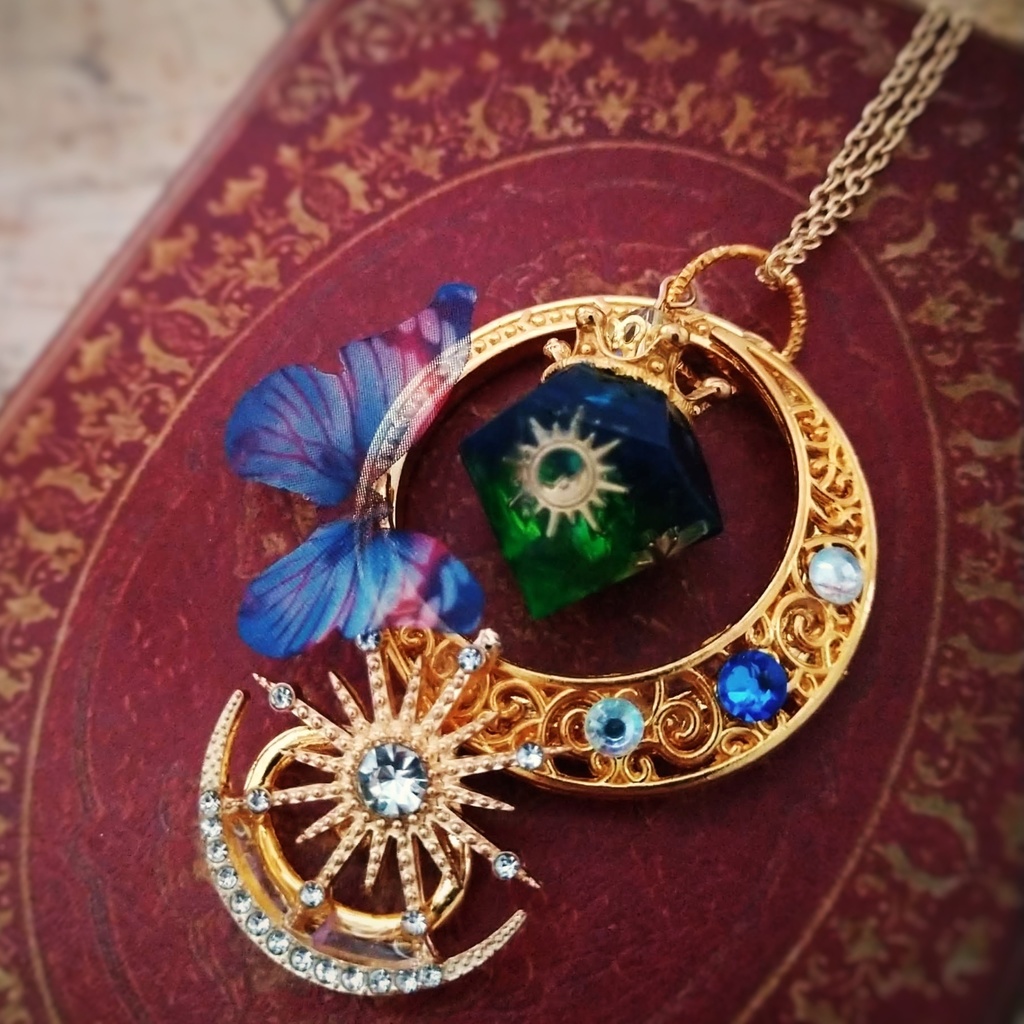 星の鉱石ネックレス ゴールド×ブルーグリーン 上級魔法 ハイウィザード専用 水属性 レジン オブジェ 649