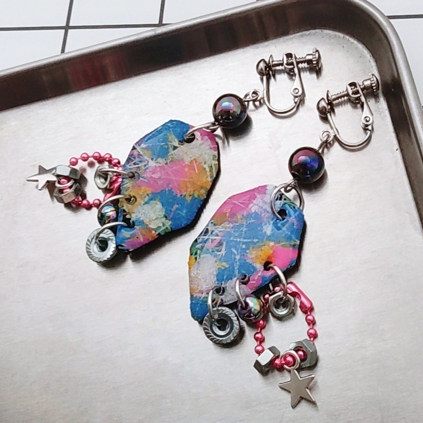 ボディピアス風 落書きイヤリング ナット ボールチェーン付き パープル ピンク 755 756