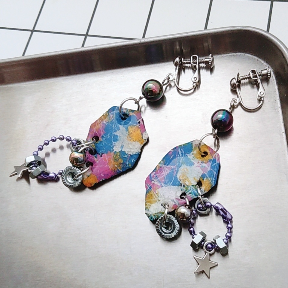 ボディピアス風 落書きイヤリング ナット ボールチェーン付き パープル ピンク 755 756