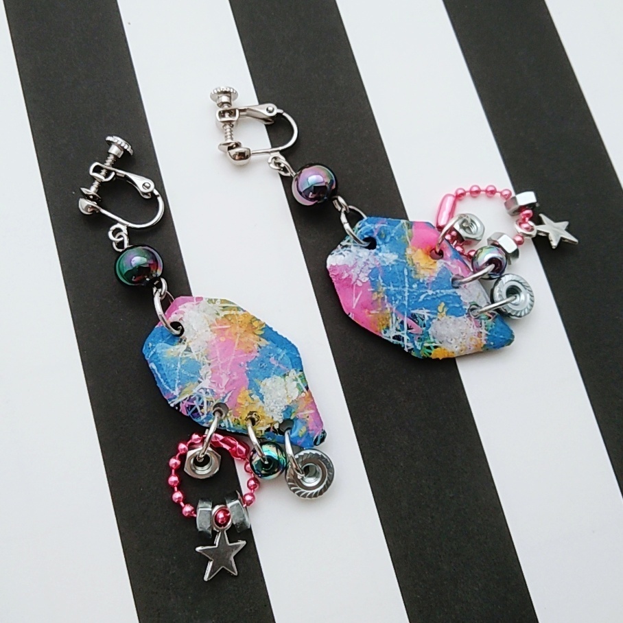 ボディピアス風 落書きイヤリング ナット ボールチェーン付き パープル ピンク 755 756