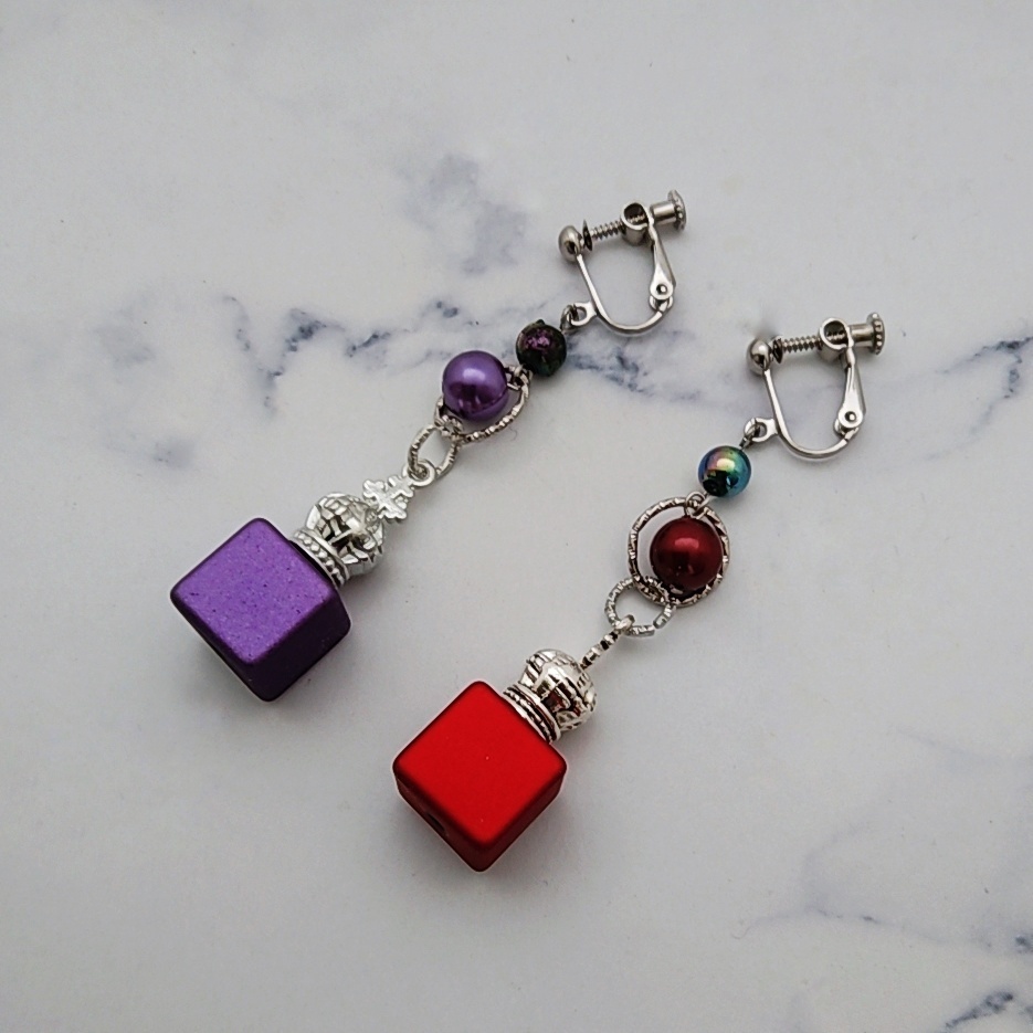 2色のキューブイヤリング 全4種類 ブロック 王冠 モード 個性 かっこいい 802〜805