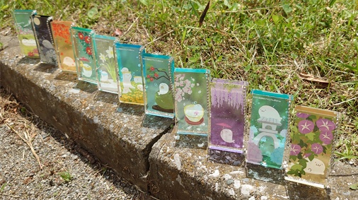 アクリルキーホルダー(ドミノ型)季節のお花:苔玉