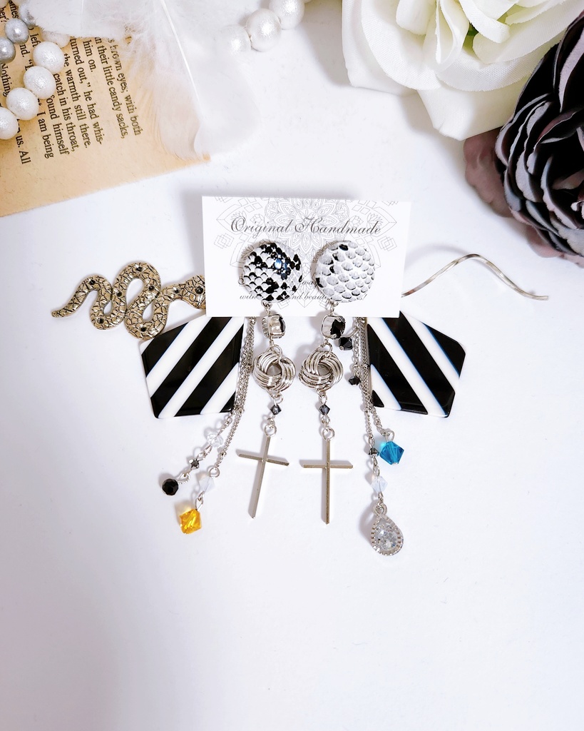 《★1名様限定 再販ラスト!》【白蛇】ヘビ柄カボション 2wayチェーンピアス