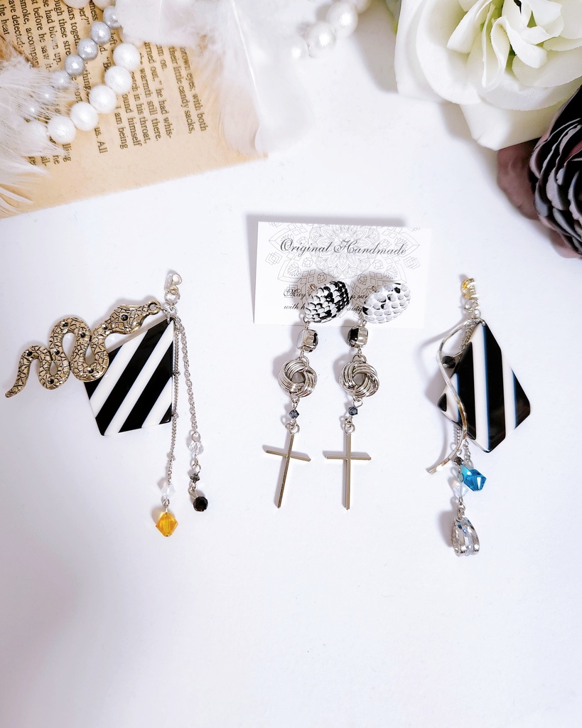 《★1名様限定 再販ラスト!》【白蛇】ヘビ柄カボション 2wayチェーンピアス