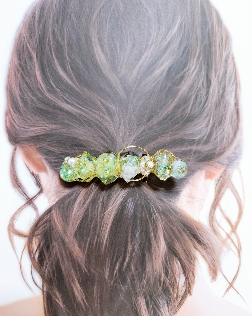 《★再販×3!!》【祭】エメラルドオーロラの鉱石風 ビジュー バレッタ