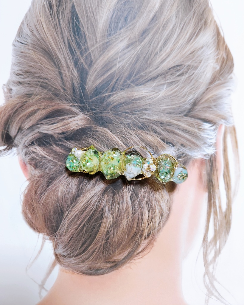 《★再販×3!!》【祭】エメラルドオーロラの鉱石風 ビジュー バレッタ