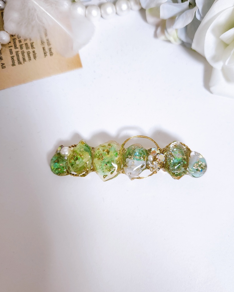 《★再販×3!!》【祭】エメラルドオーロラの鉱石風 ビジュー バレッタ