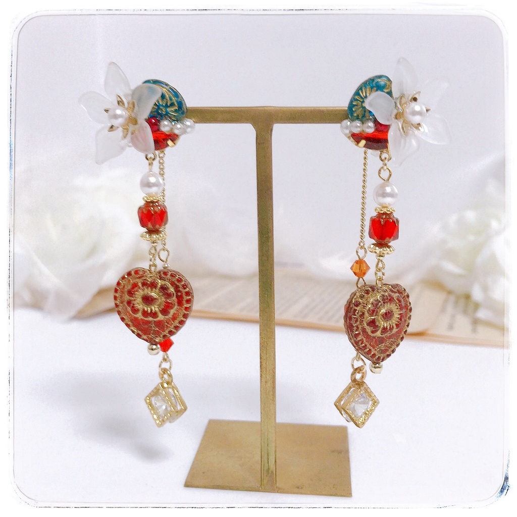 《★売り切りSALE!》【アリアーブナーリヤ】フラワー&ビジュー アンティークハート 2wayピアス