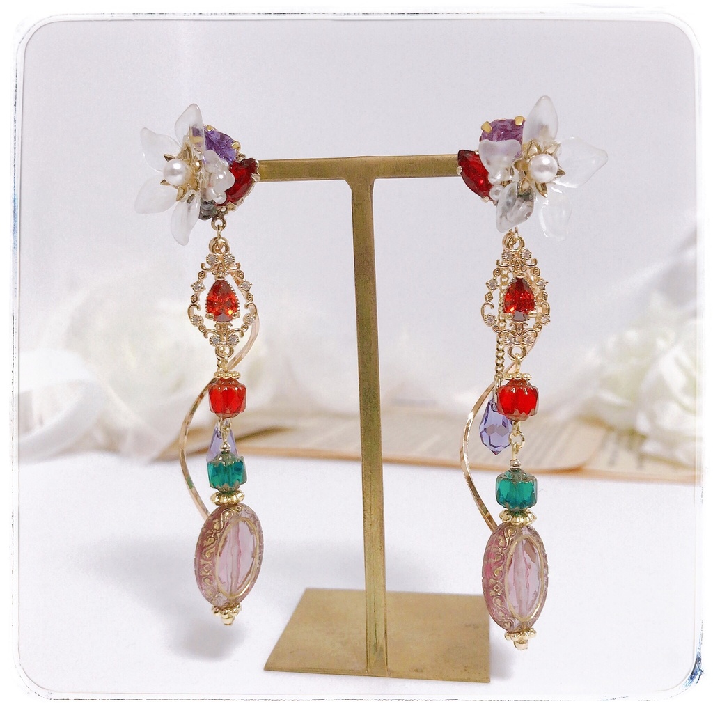 《★再販!》【アリアーブナーリヤ】フラワー&ビジュー アンティークビーズ ピアス