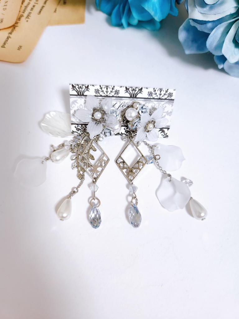 《★再販!!》【Fairly Gala】フラワービジュー &チェーン 片側3wayピアス -Silver Pearl ver.-