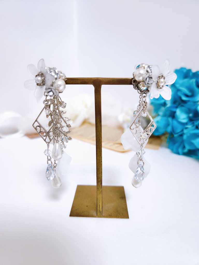 《★再販!!》【Fairly Gala】フラワービジュー &チェーン 片側3wayピアス -Silver Pearl ver.-