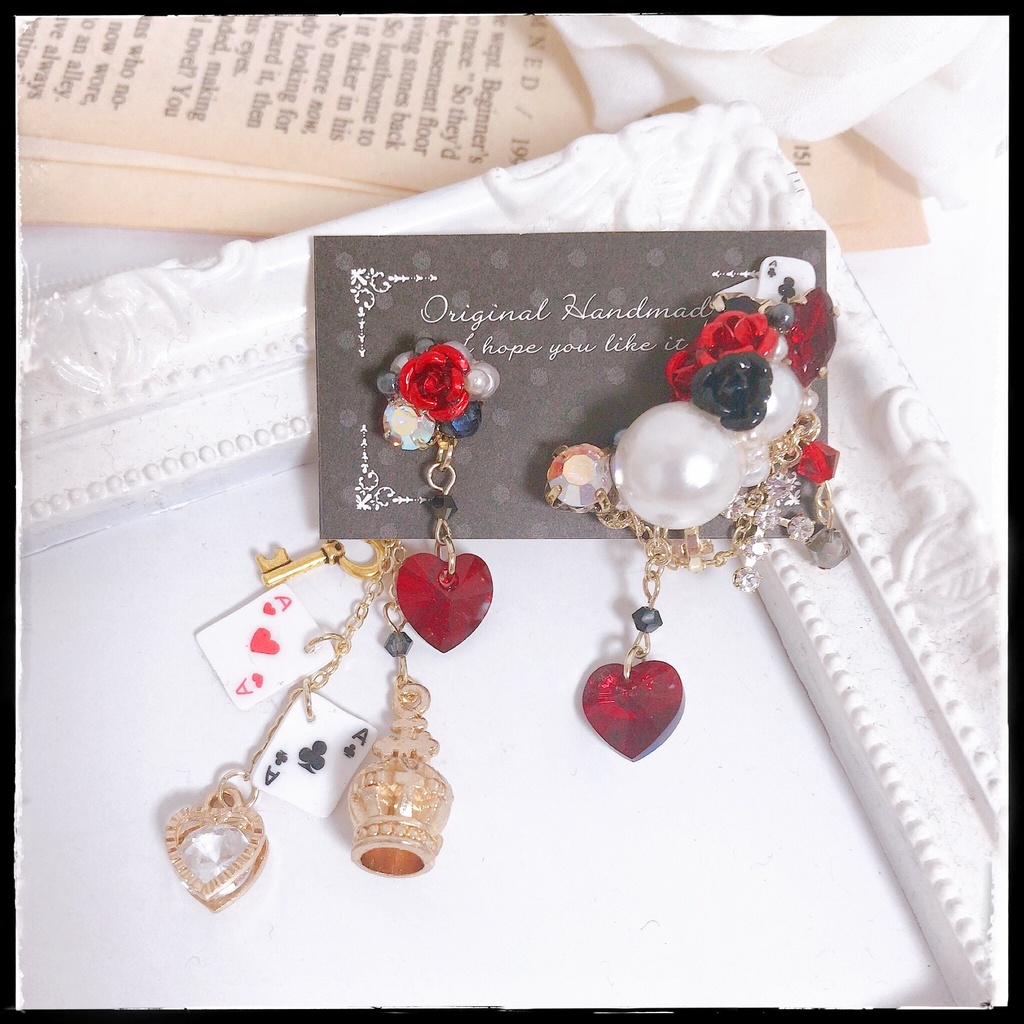 《★受注オーダー》【kaorin 様 専用ページ】薔薇&トランプのイヤーカフ,ピアスのセット