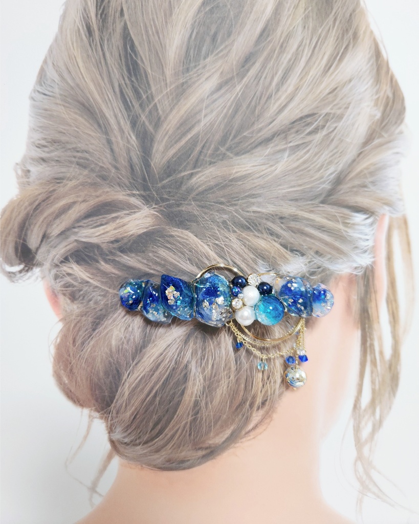 《★再販!!》【水面】グラデーションブルーの鉱石風 ビジューバレッタ