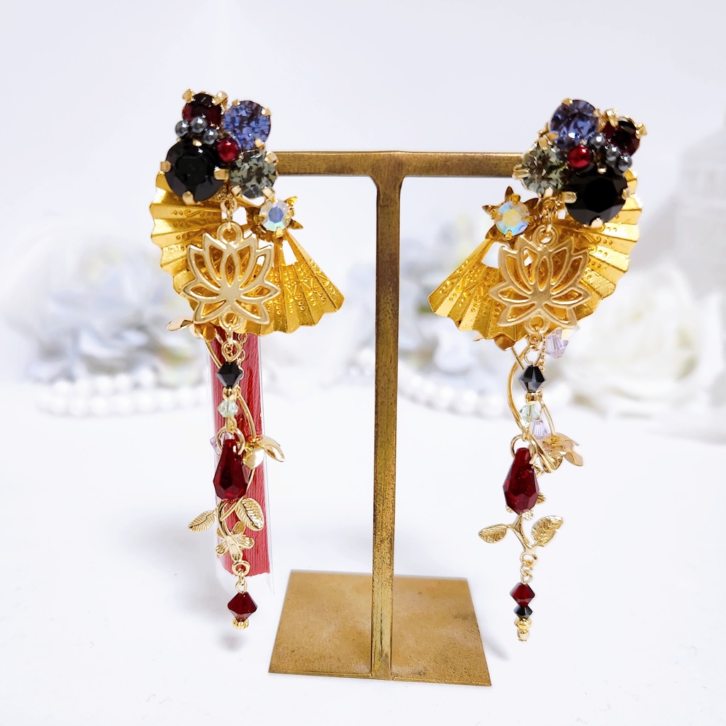 《★受注オーダー》【いちな様 専用ページ】ビジュー 2wayチェーンピアス,フラワービジュー3wayピアス 2点