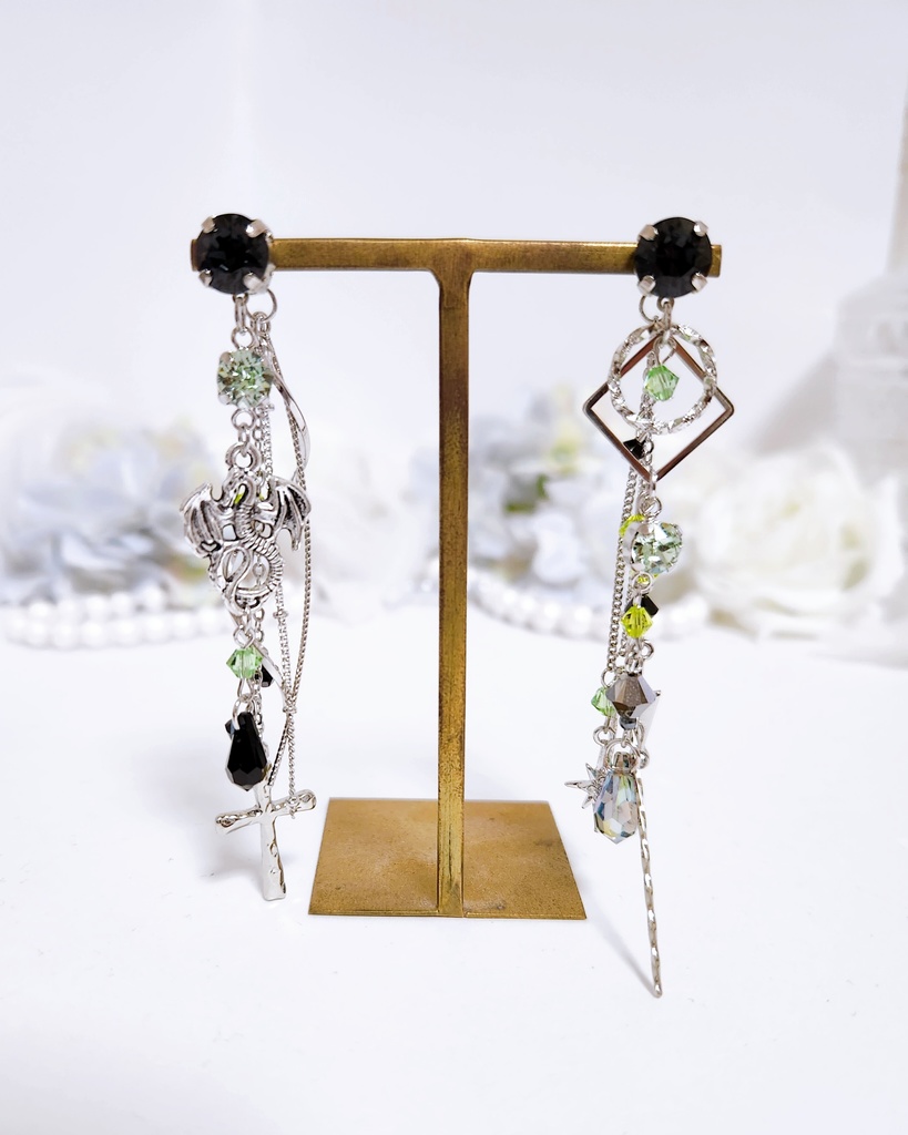 《★受注オーダー》【いちな様 専用ページ】ビジュー 2wayチェーンピアス,フラワービジュー3wayピアス 2点