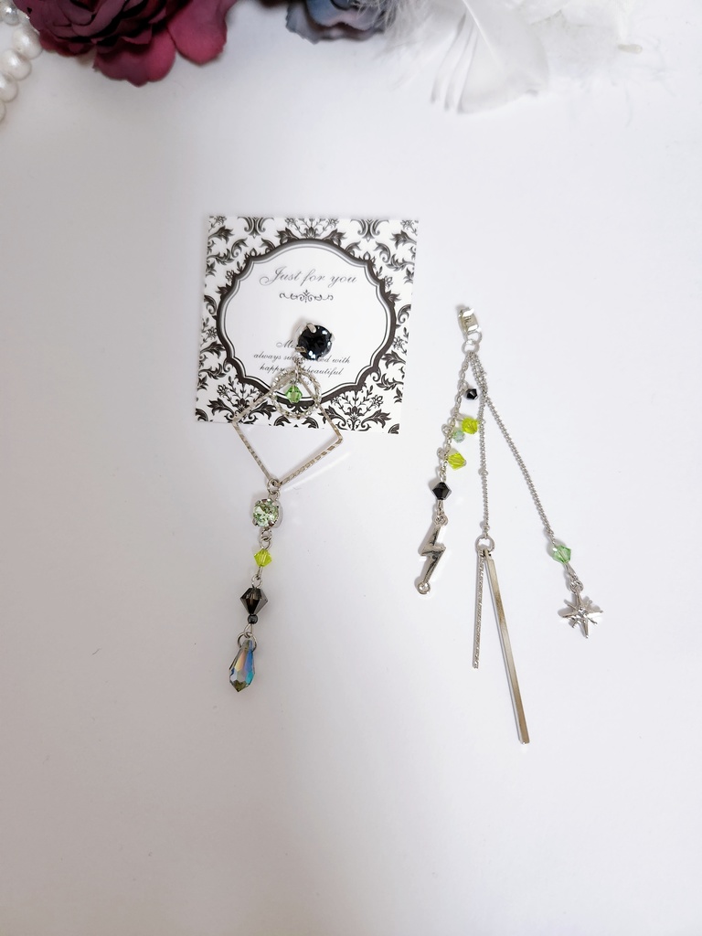 《★受注オーダー》【乃木様 専用ページ】ビジューチェーン 2wayピアス