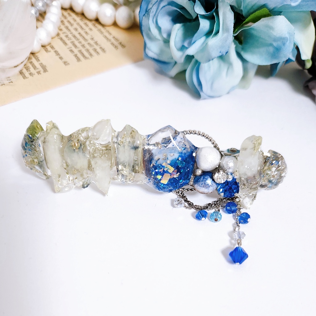 【伯仲】氷の鉱石風 ビジューチェーンバレッタ