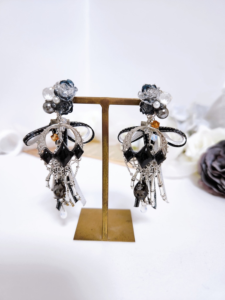 【Halloween night】薔薇のレジン&ビジュー リボンタッセル3wayピアス