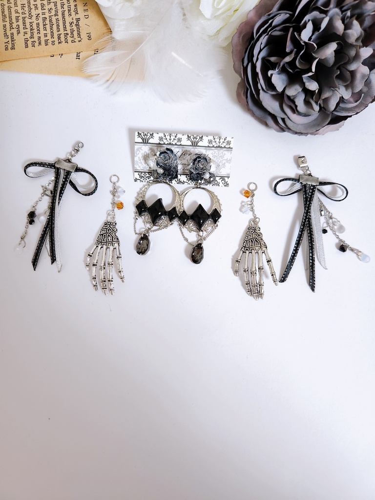 【Halloween night】薔薇のレジン&ビジュー リボンタッセル3wayピアス