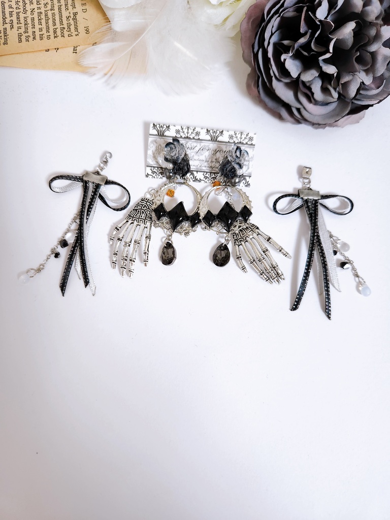 【Halloween night】薔薇のレジン&ビジュー リボンタッセル3wayピアス