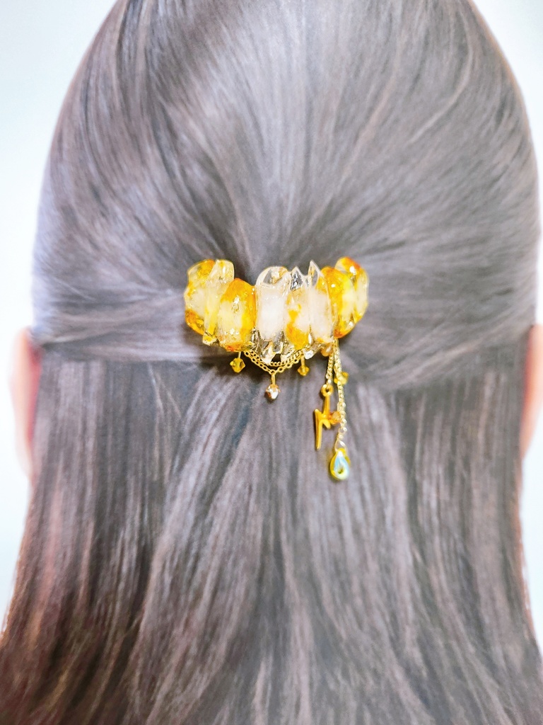 【別々の道 -兄弟子と弟弟子-】氷の鉱石風レジン ポニーフック - 髪飾りver. -