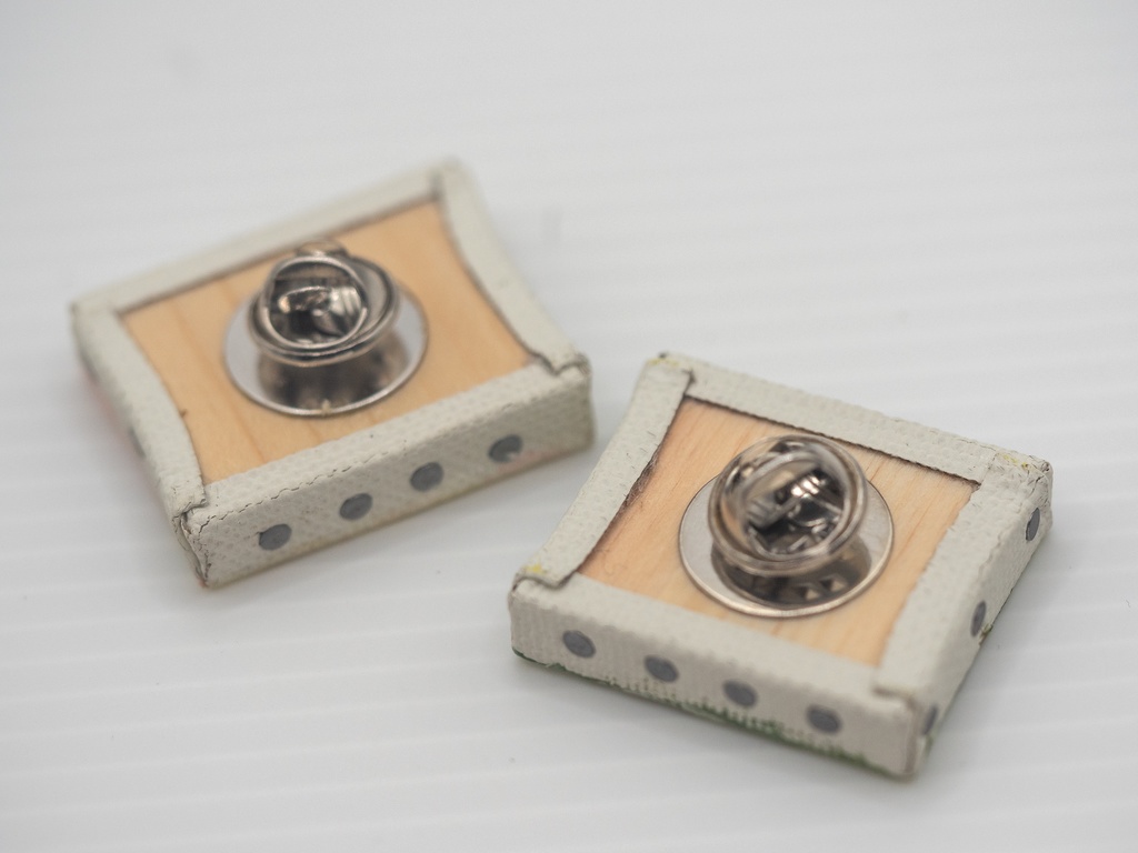 ぶたなべ。ピンバッジ