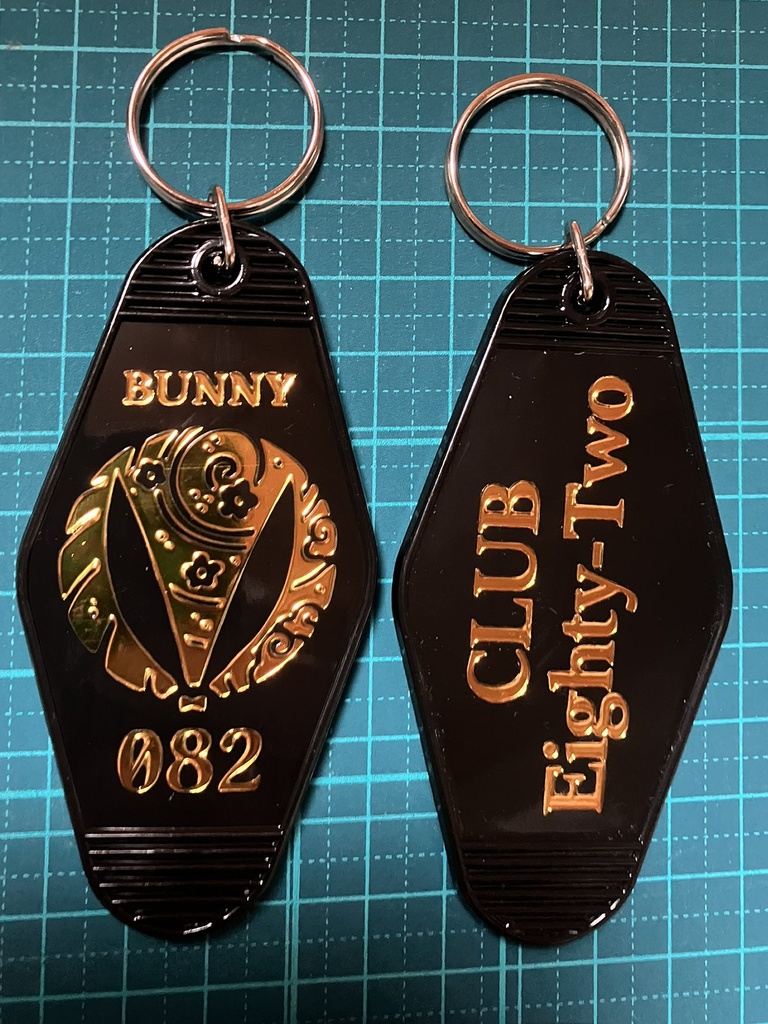 CLUB Eighty-Two モーテルキーホルダー