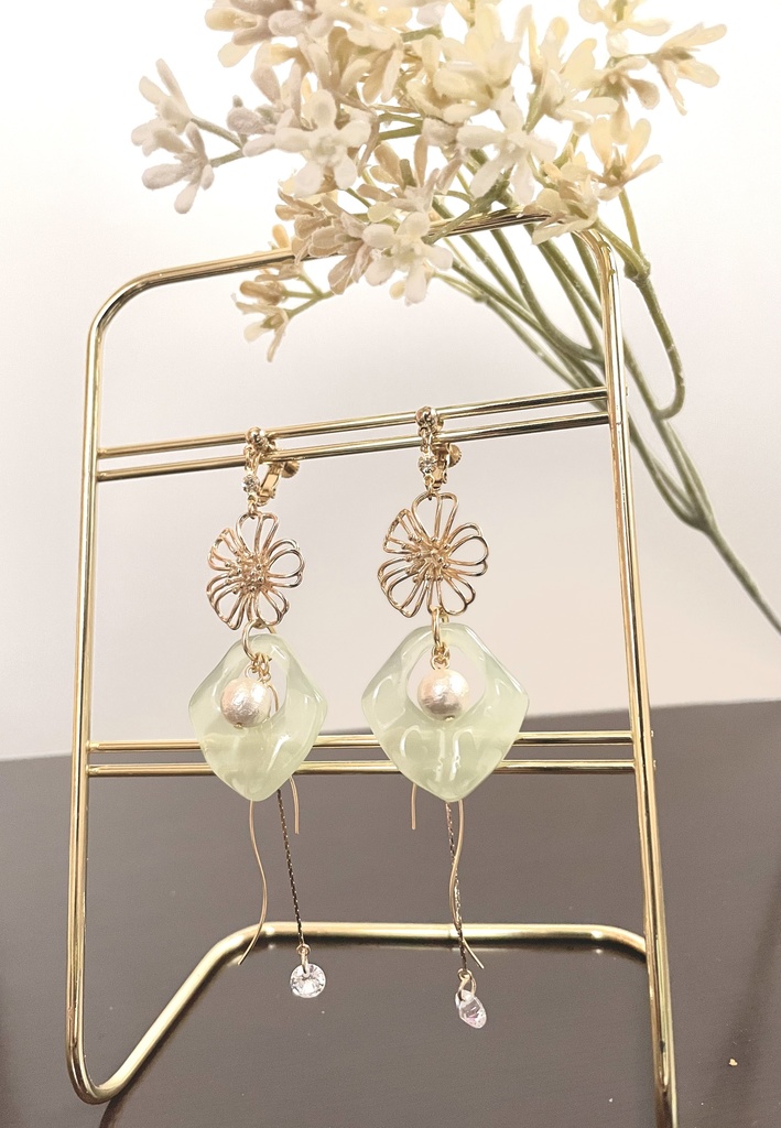 ディミレス概念フラワーイヤリング