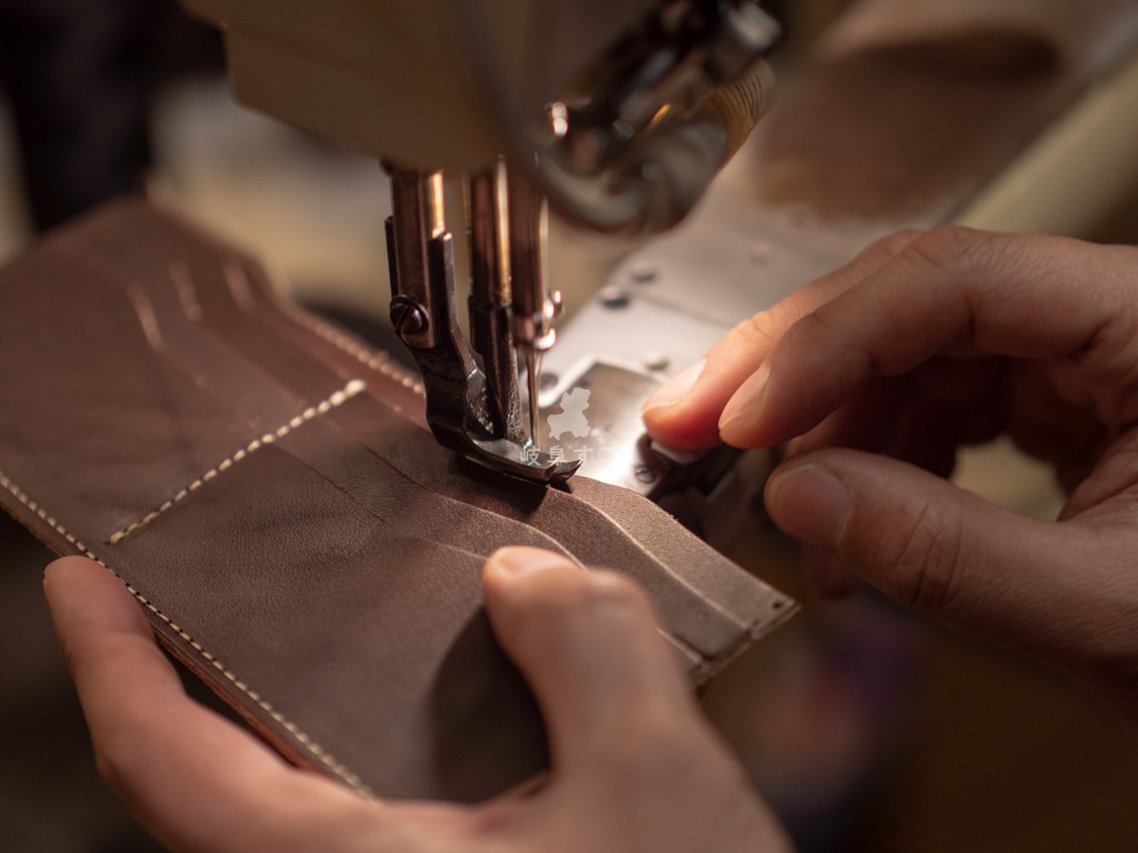 電動ミシン 職人の作業工程 写真素材集売ります