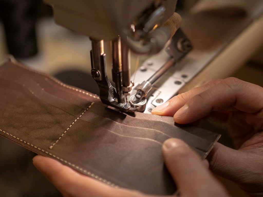 電動ミシン 職人の作業工程 写真素材集売ります