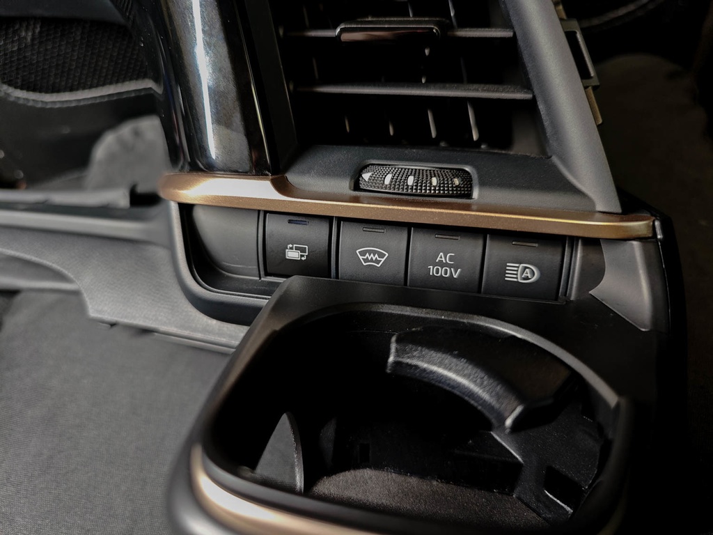 TOYOTA新型クラウン/80ハリアー向けスペアホール->タイプDスイッチアダプター